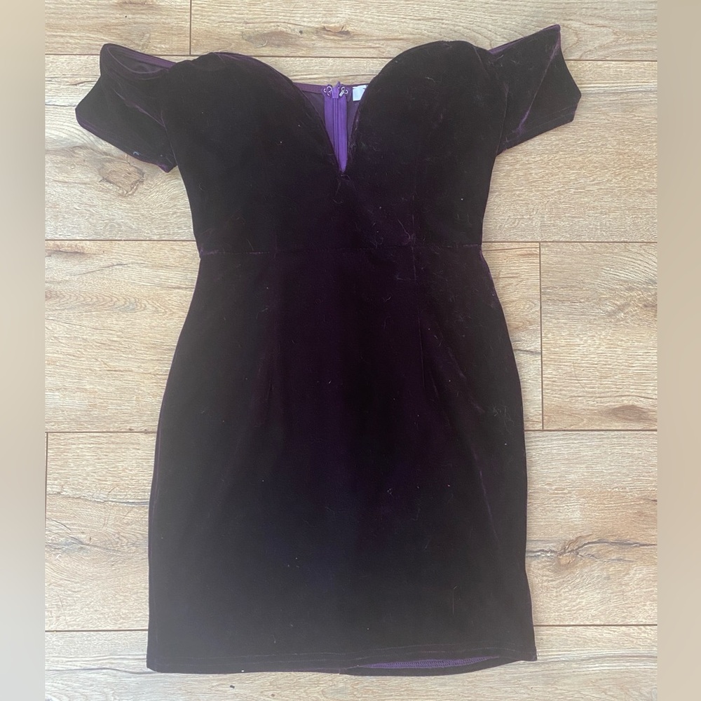 Off the shoulder plunge sweetheart neckline dress